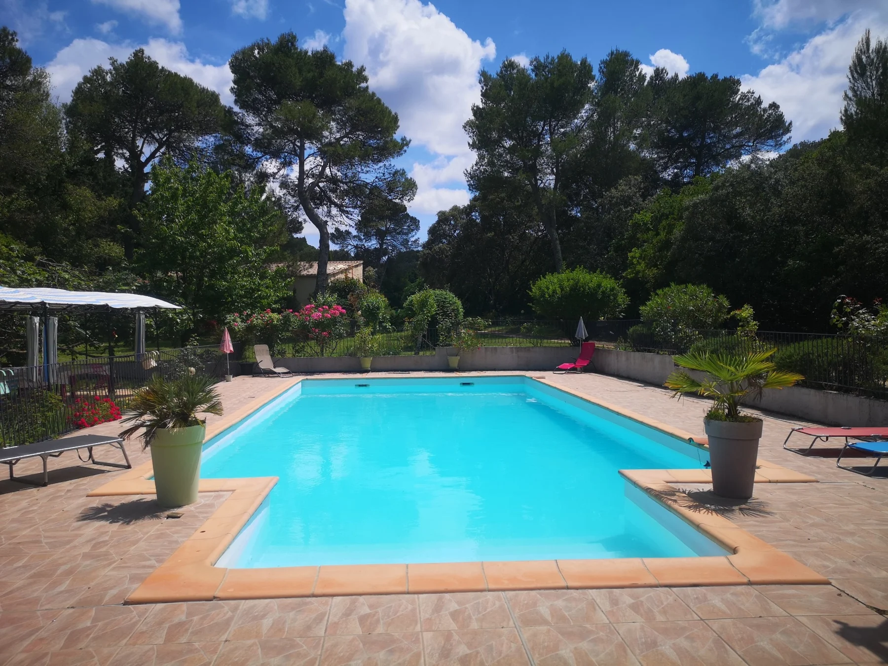 La piscine du Mas de l’Ancre à Caveirac près de Nîmes